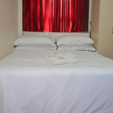 Lyndhurst Hotel-2